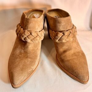 DOLCE VITA Sz 9.5 Tan Suede Braided Mules Stacked Heels Pointy Toe Shoes NWOT